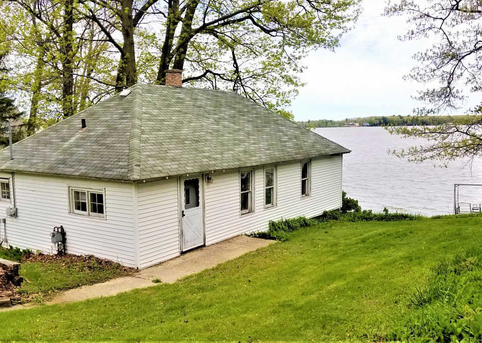 2nd image of 1105 E Hess Lake Dr