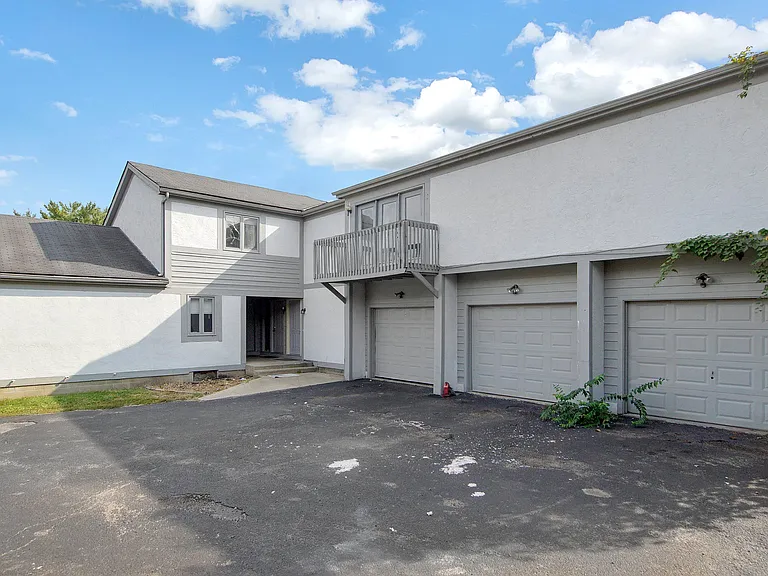 3323 Kristin Ct — Photo 17