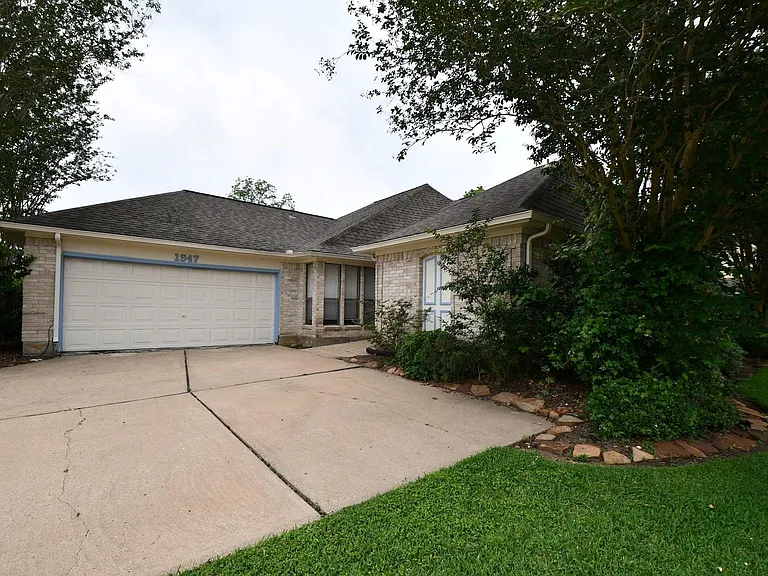 1947 Mayweather Ln — Photo 17