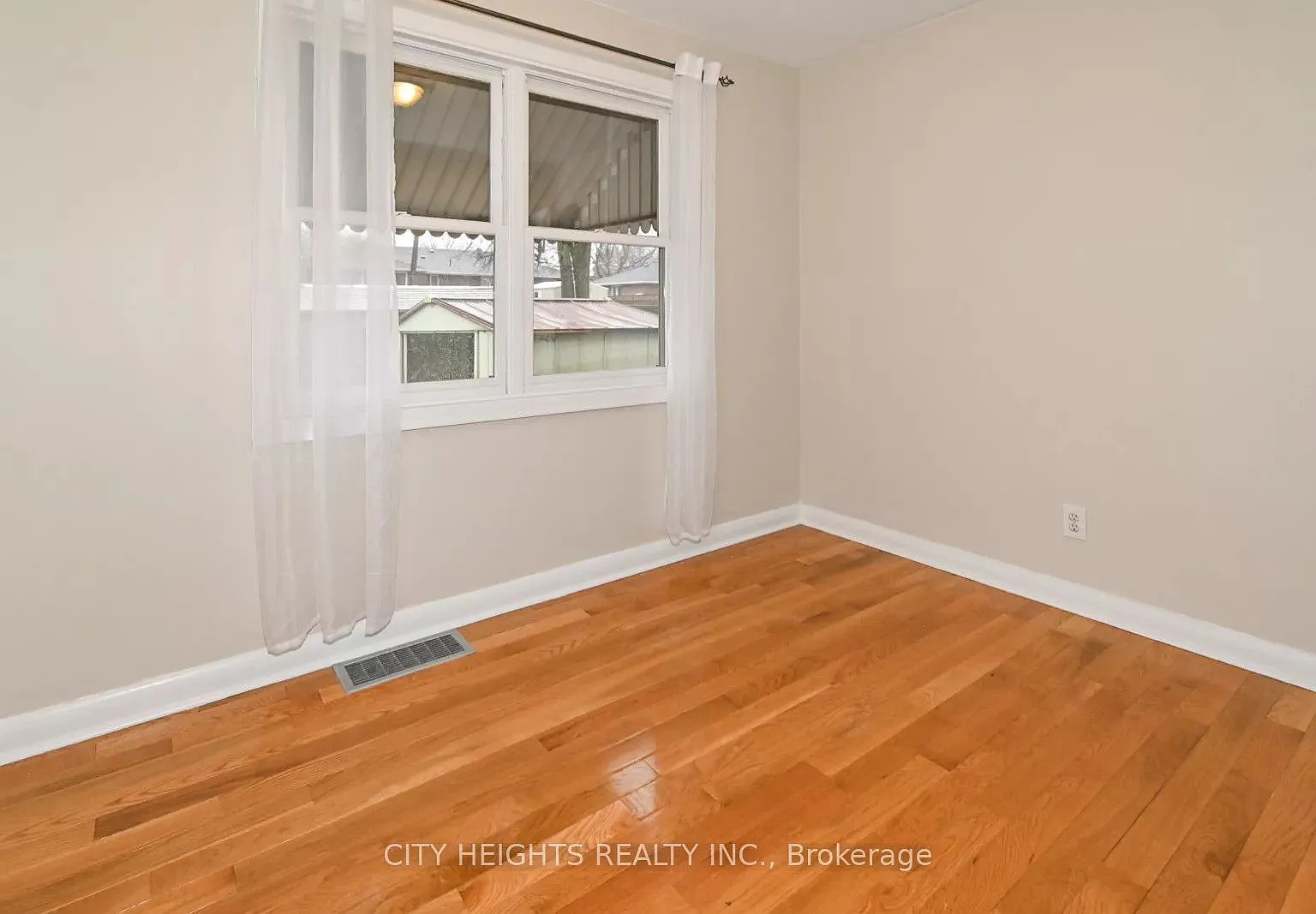 3 bed, $2,400 — Photo 2