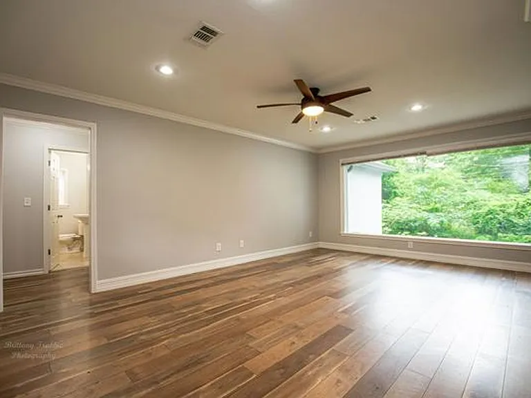 1205 W 6th St — Photo 13