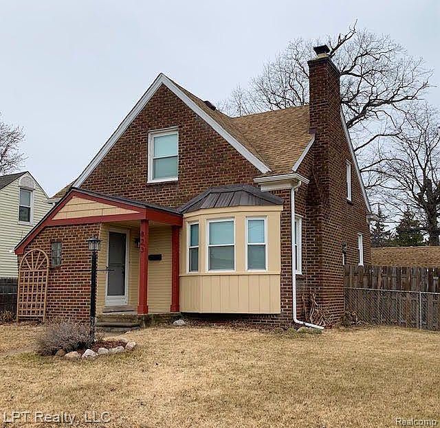 1st image of 823 E Pearl Ave