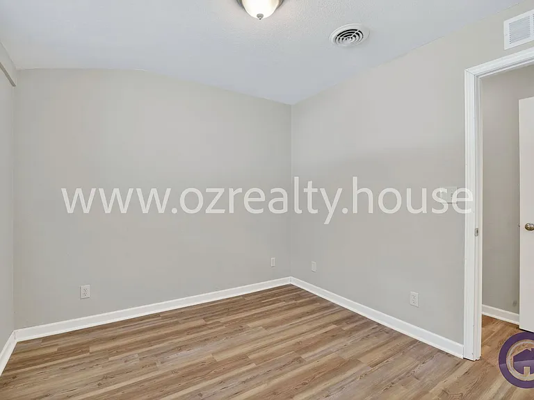 3040 E Lincolnshire Blvd #B — Photo 13