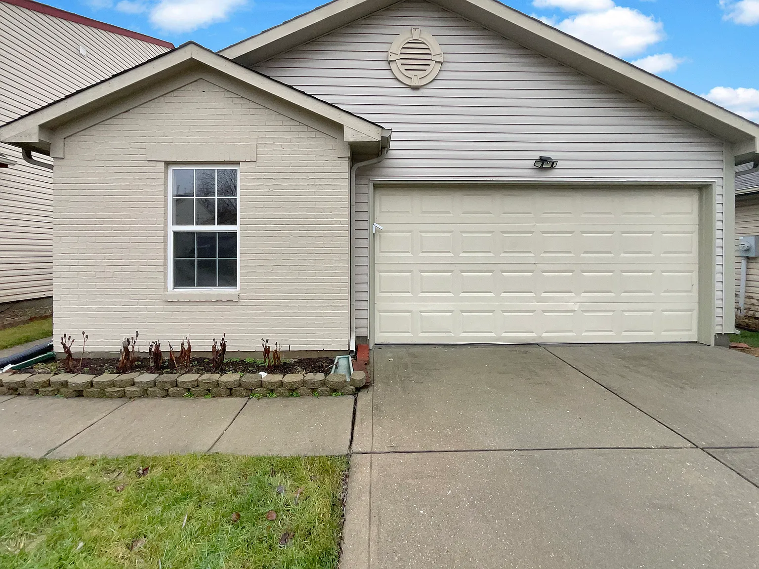 625 Meadows Edge Ln photo 1