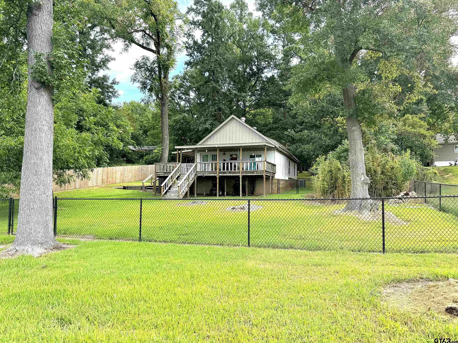 3 bed, 1.5 bath, 1336 sqft, $1,600 — Photo 1