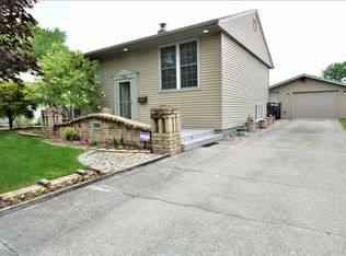 1205 Cinnamon Rd, Fort Wayne, IN 46825