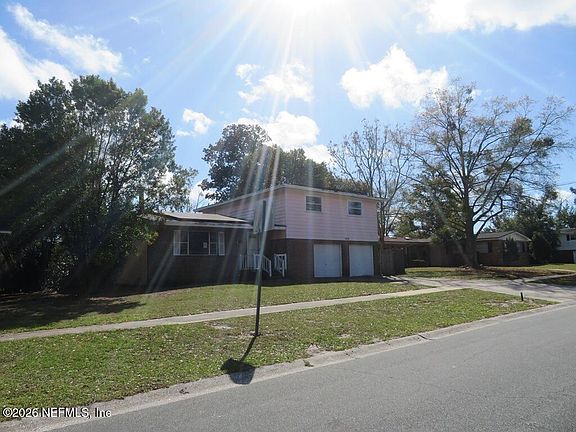 3rd image of 5932 JAGUAR Drive W