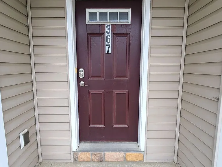 367 Viewpoint Way — Photo 2