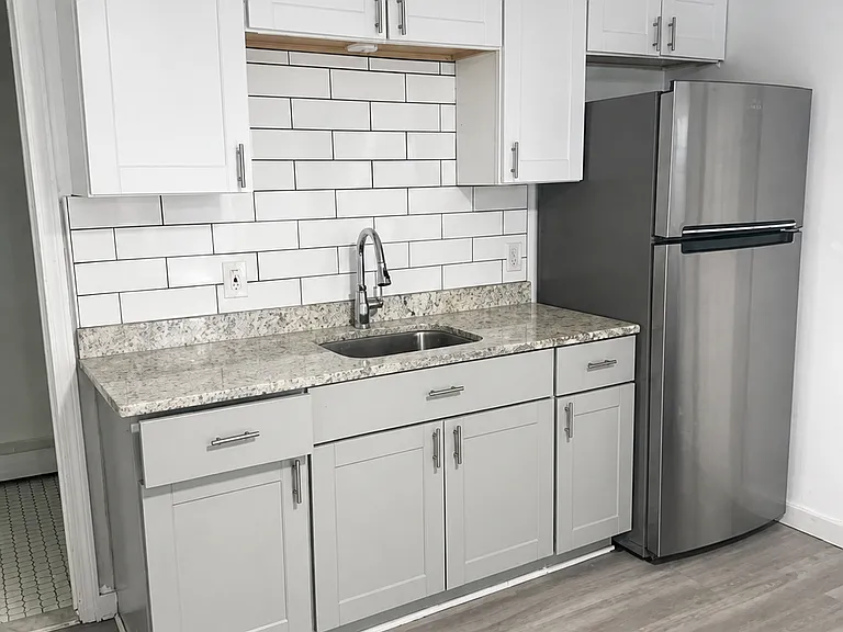 66 Broadway #2R — Photo 2