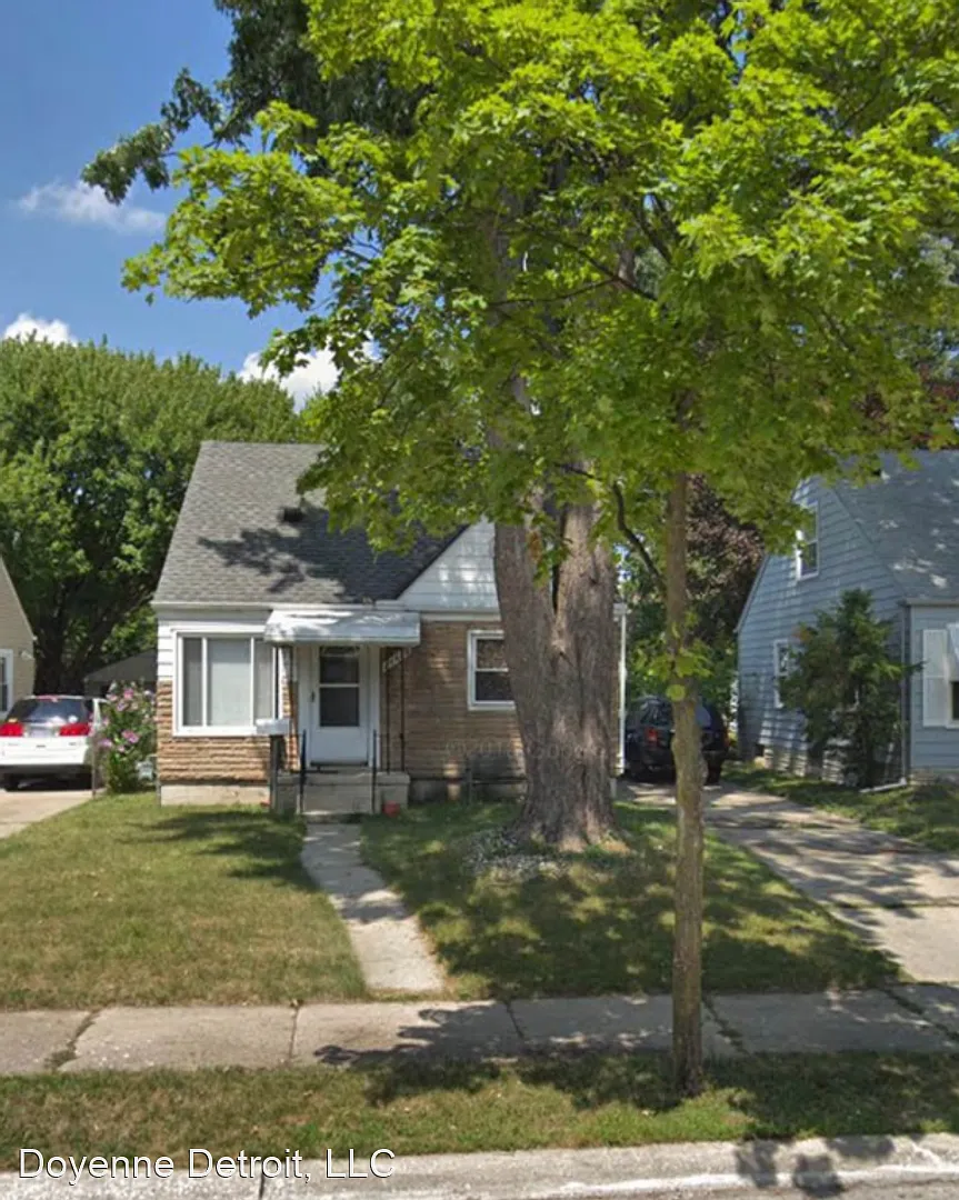 24448 Ross St photo 1