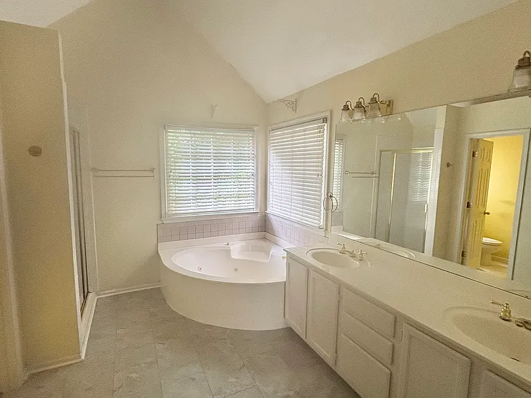 7305 Devonhall Way — Photo 4