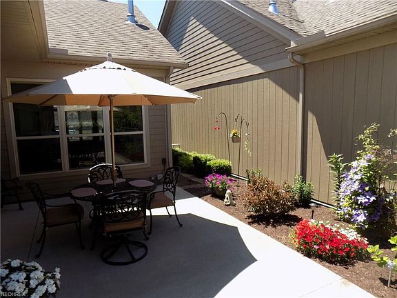 5th image of 581 Quarry Lakes Dr