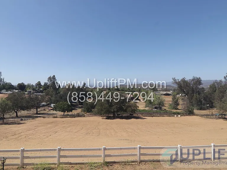 1425 Cedar St — Photo 31