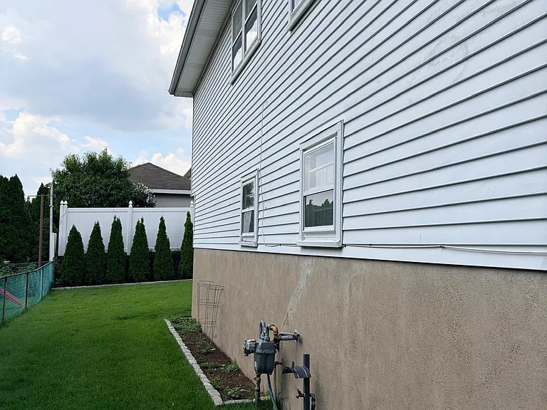 566 Anderson Ave — Photo 11