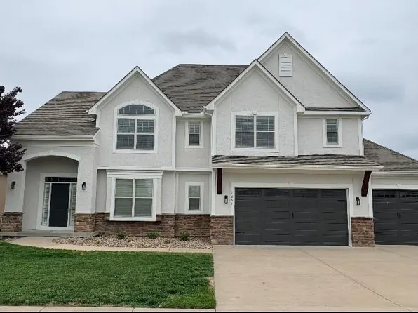 1854 NE Park Ridge Dr, Lees Summit, MO 64064
