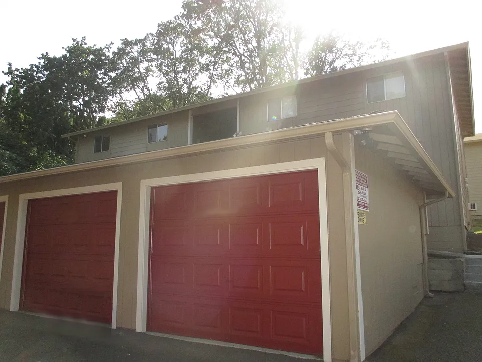 Downstairs Two Bedroom Apartment with Garage