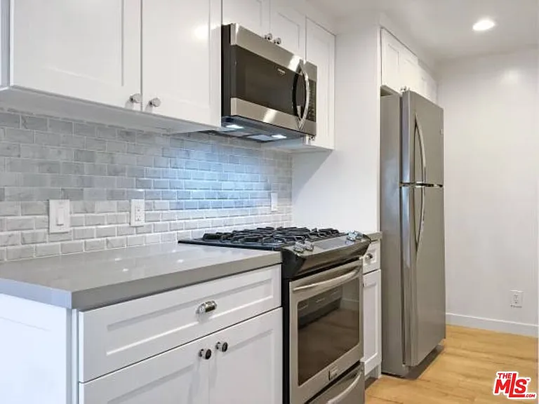 301 S Swall Dr #103 — Photo 2