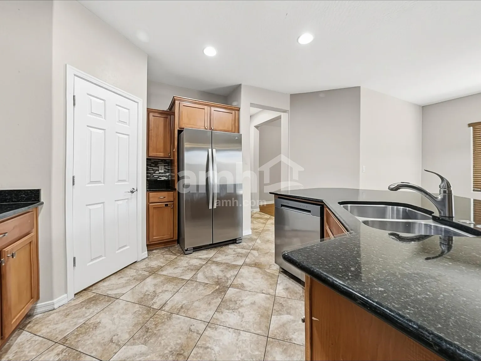 4 bed, 2.5 bath, 2446 sqft, $2,700 — Photo 3