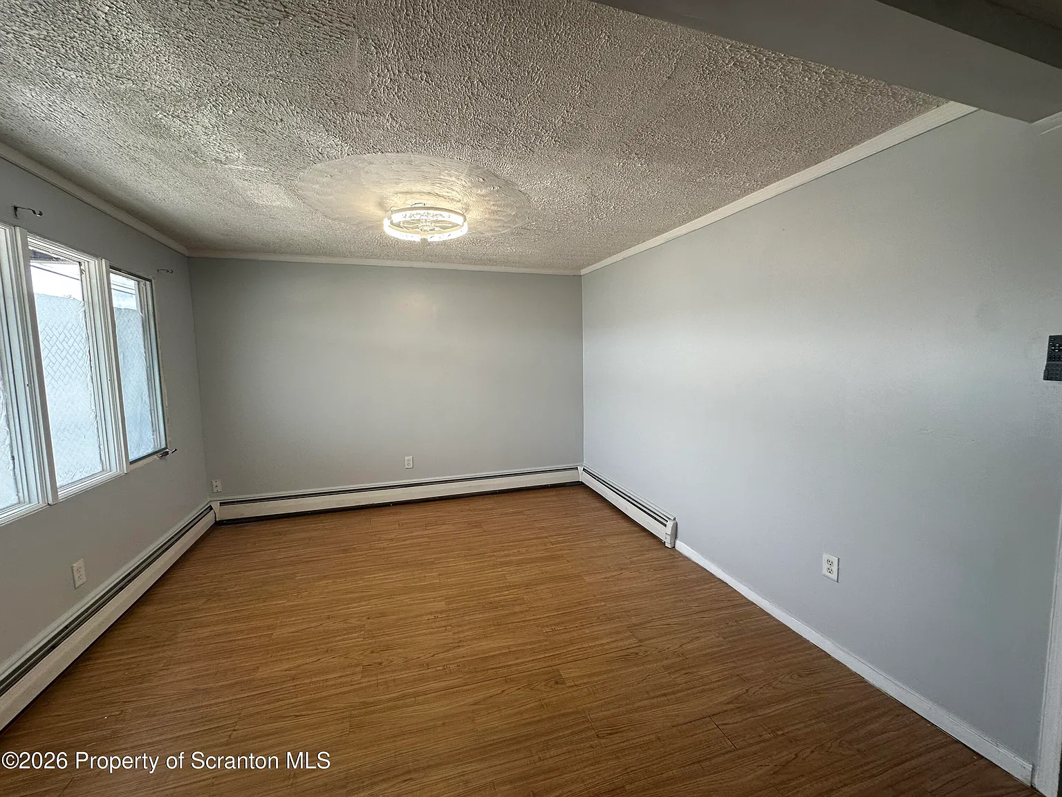 3 bed, 1.0 bath, 1660 sqft, $1,750 — Photo 2