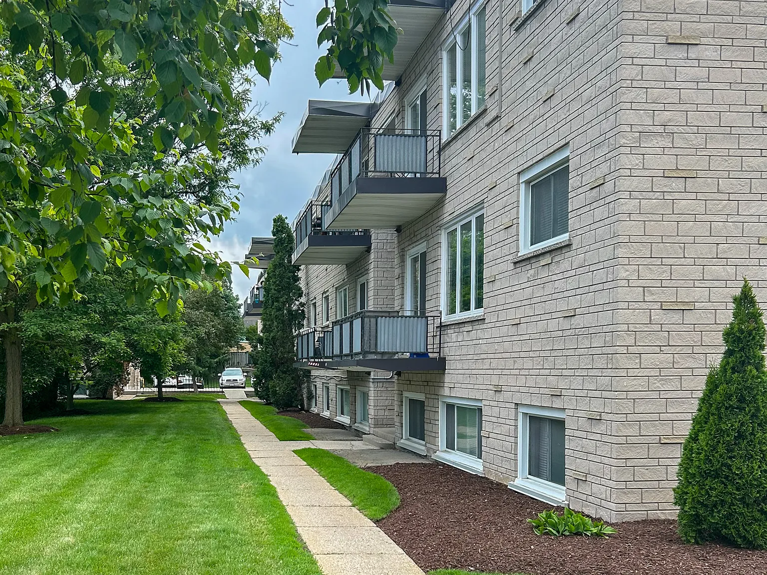 Erb Court Apartments - Choose your rent level - Call for Details - All utilities — Photo 3