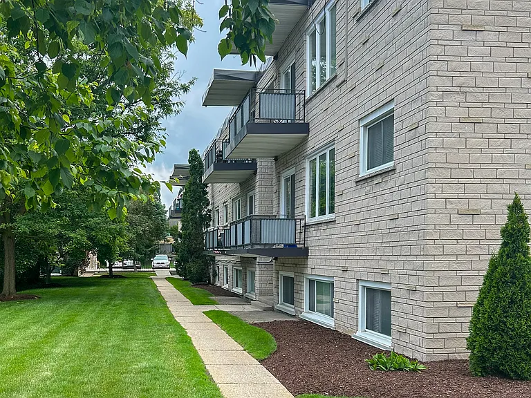 201 Erb St W — Photo 3
