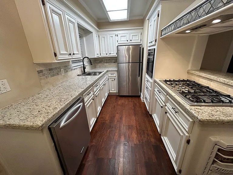 1608B Crockett St — Photo 3