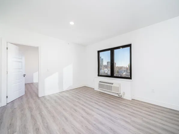 211 Baldwin Avenue image 2 of 35