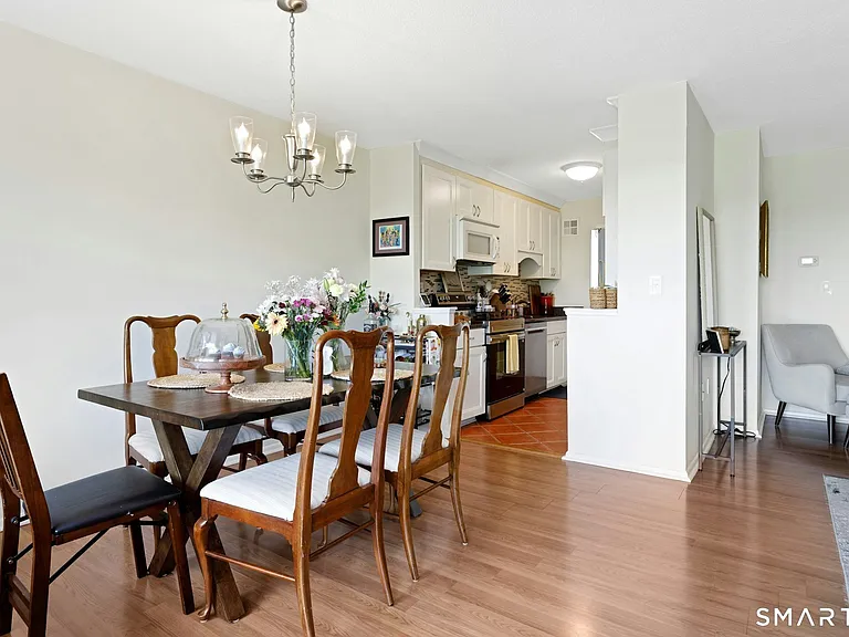 44 Strawberry Hill Ave #5C — Photo 11