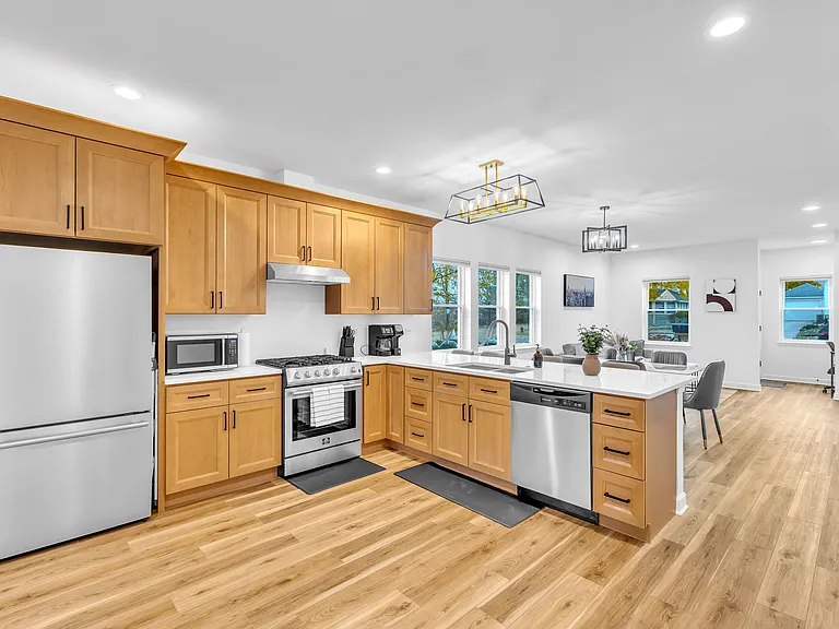 535 Ashland Ave — Photo 38
