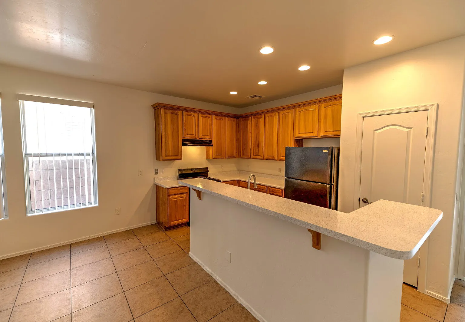3 bed, 2.0 bath, 1608 sqft, $1,890 — Photo 3