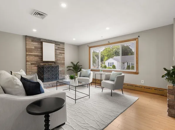 8 Helene St, Quincy, MA 02169
