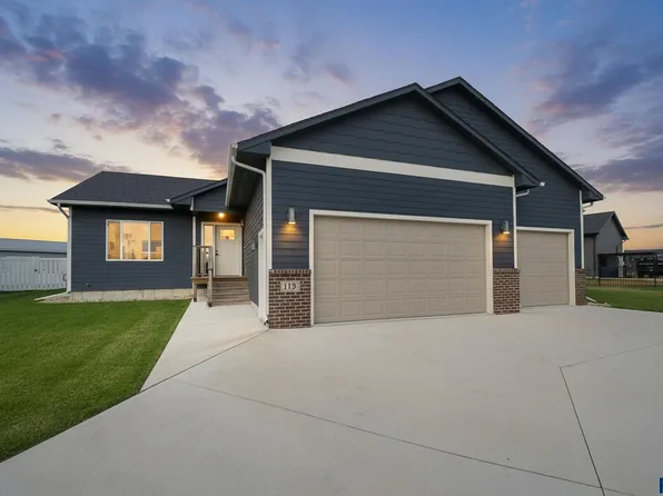 118 Atlantic Cir, Harrisburg, SD 57032