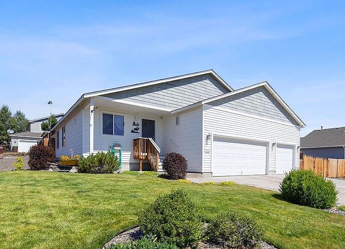 1st image of 753 NE Robin Pl