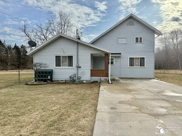809 Lotus Dr, Erie, MI 48133