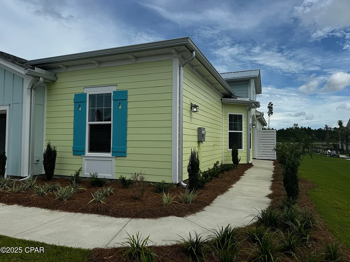 Building Photo - 9022 Parrot Pl