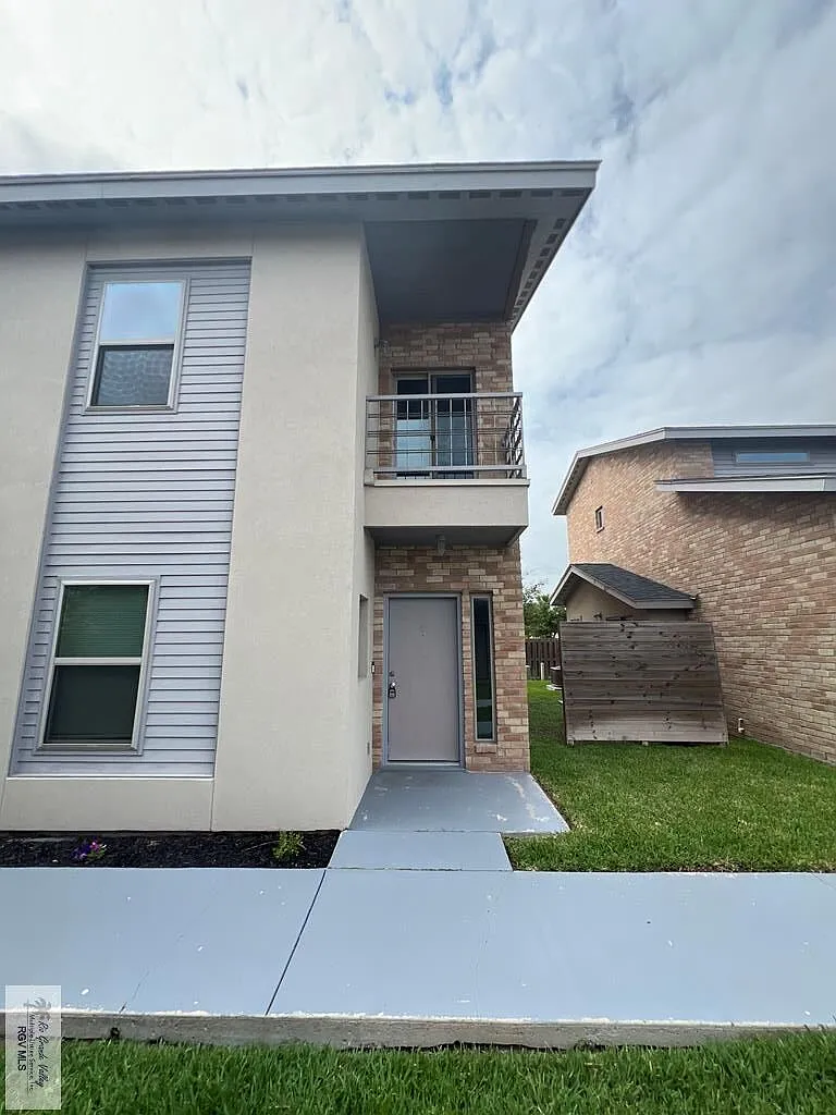 2 bed, 2.5 bath, 1215 sqft, $1,500 — Photo 1