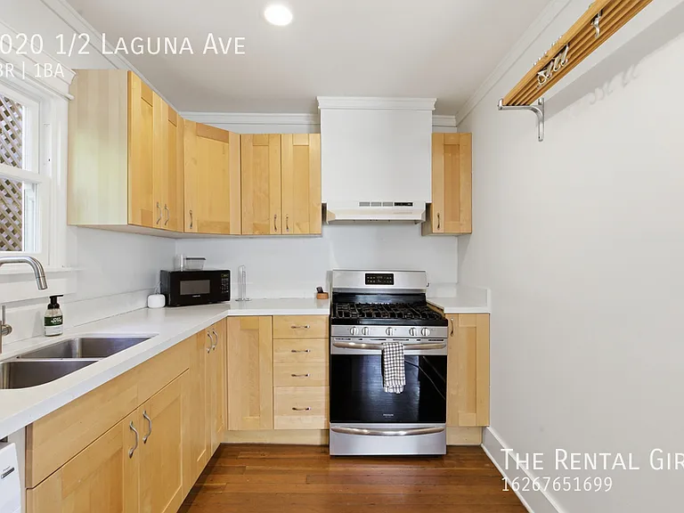 1020 1/2 Laguna Ave — Photo 6