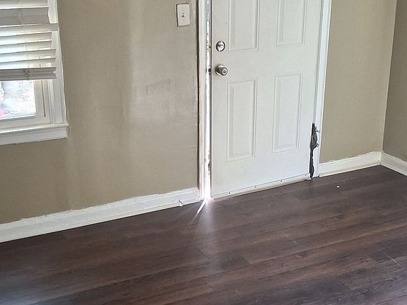 2nd image of 216 Alabama St