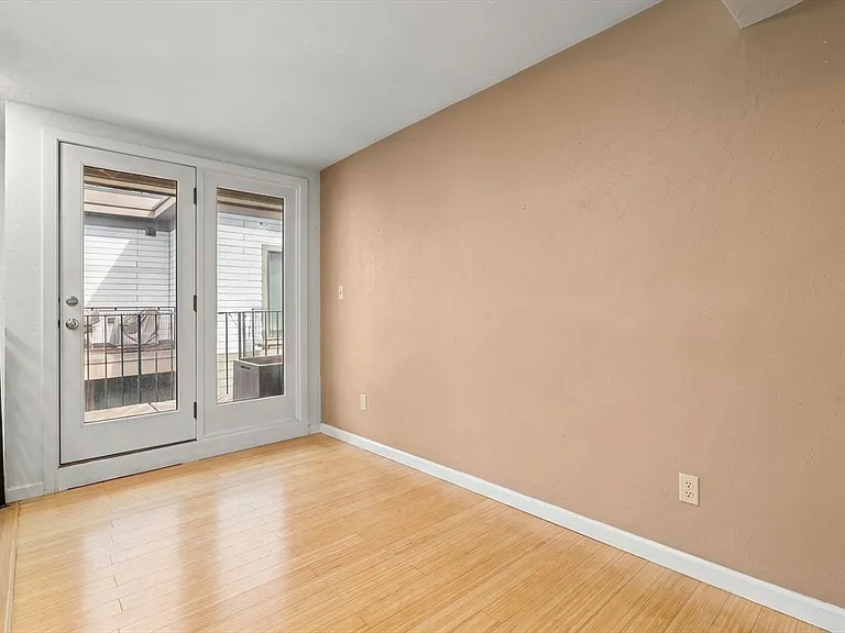 148 F St #4 — Photo 11