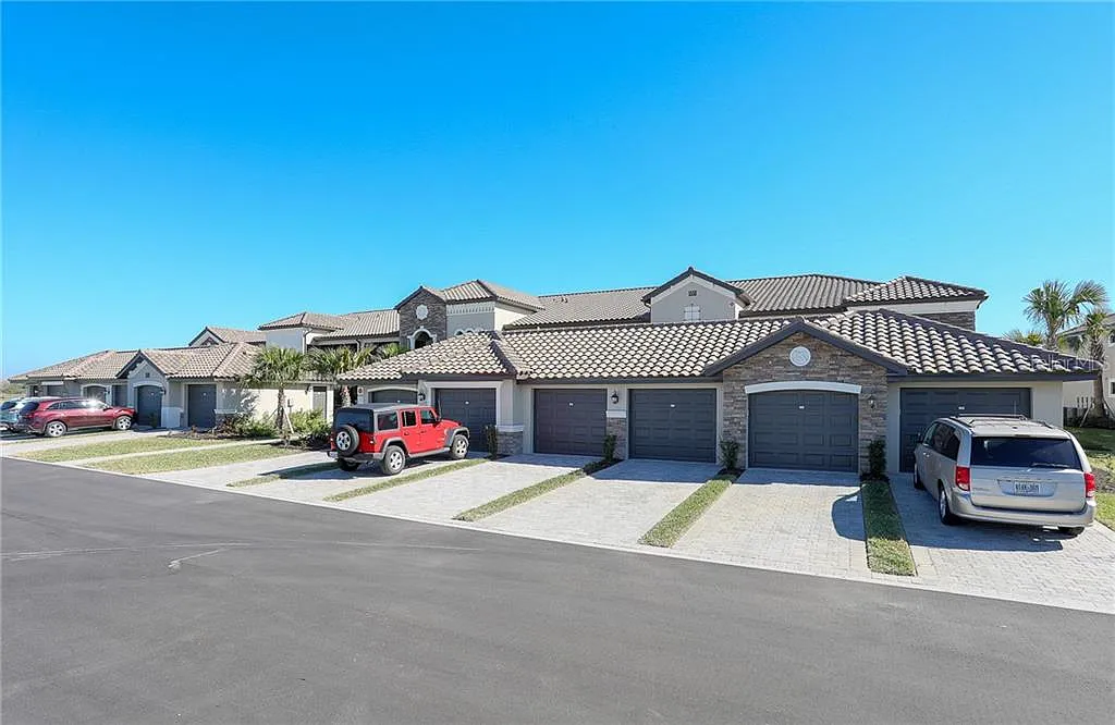 2 bed, 2.0 bath, 1462 sqft, $6,000 — Photo 1
