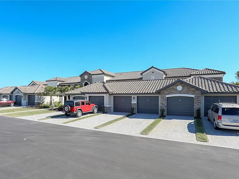 5558 Palmer Cir #106 — Photo 1