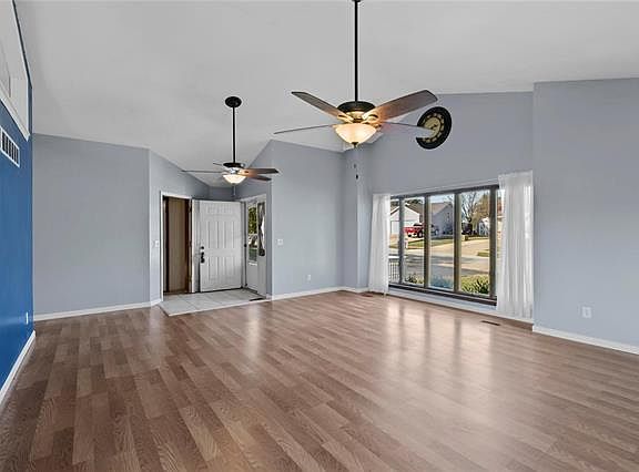 5th image of 116 Castlewood Dr