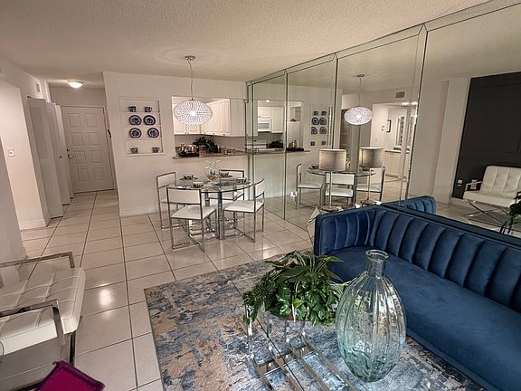 4th image of 9621 Fontainebleau Blvd #202