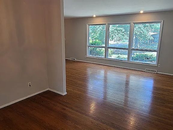 5th image of 5515 W 87th Ter