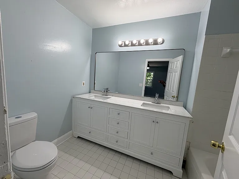 3180 Notre Dame St — Photo 29
