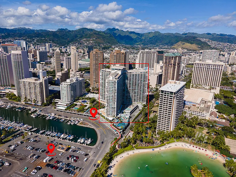 Ala Moana Blvd — Photo 23