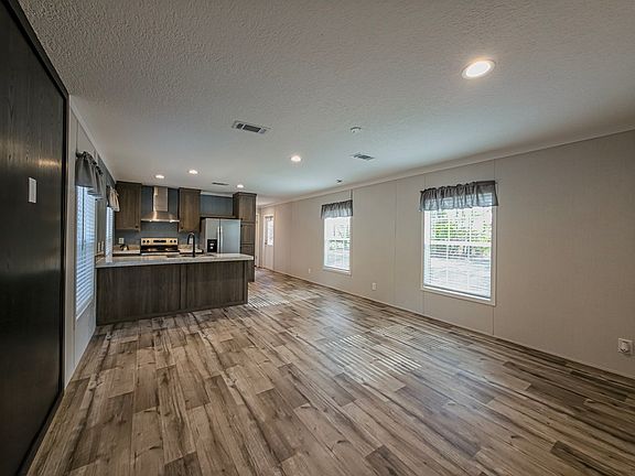 3rd image of 529 Evergreen Rd