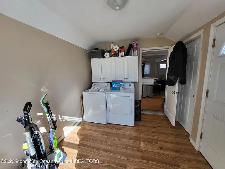 49 Locust Ave — Photo 9