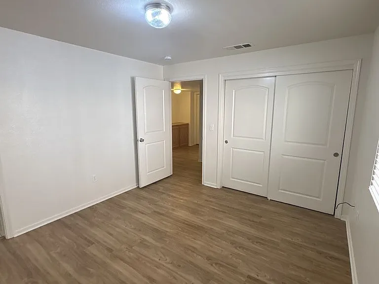 Ashely Square Apartments! — Photo 15