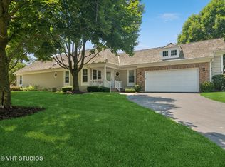 454 Park Barrington Dr, Barrington, IL 60010